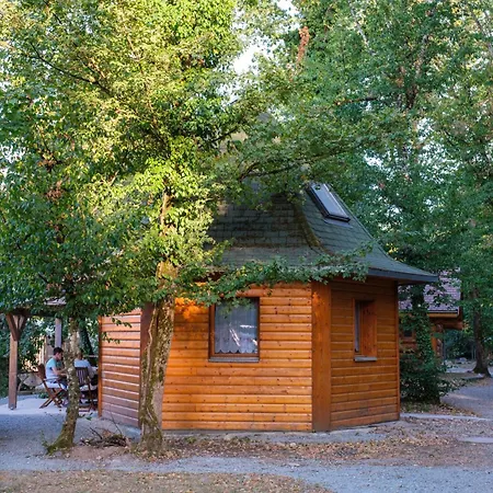 キャンプ場 Alsace Les Castors Burnhaupt-le-Haut